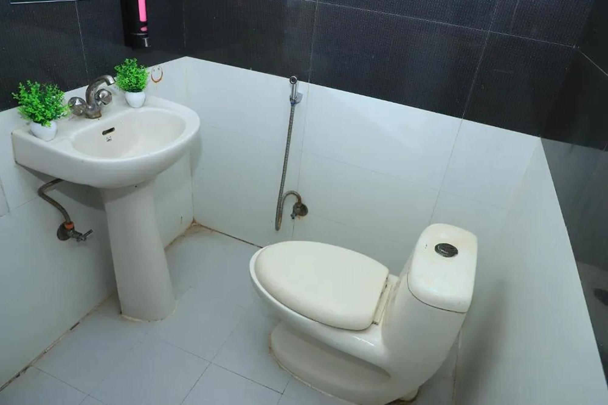 Hotel Global Inn By Quality Inn Νέο Δελχί Εξωτερικό φωτογραφία