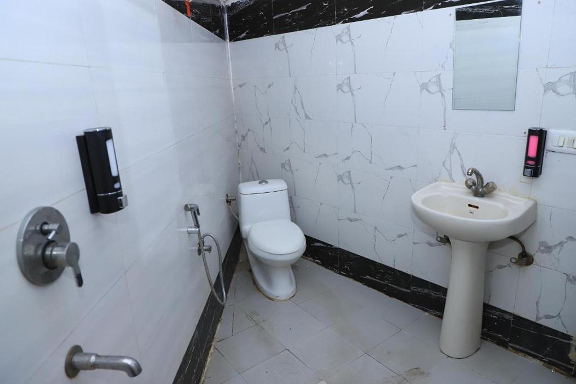 Hotel Global Inn By Quality Inn Νέο Δελχί Εξωτερικό φωτογραφία