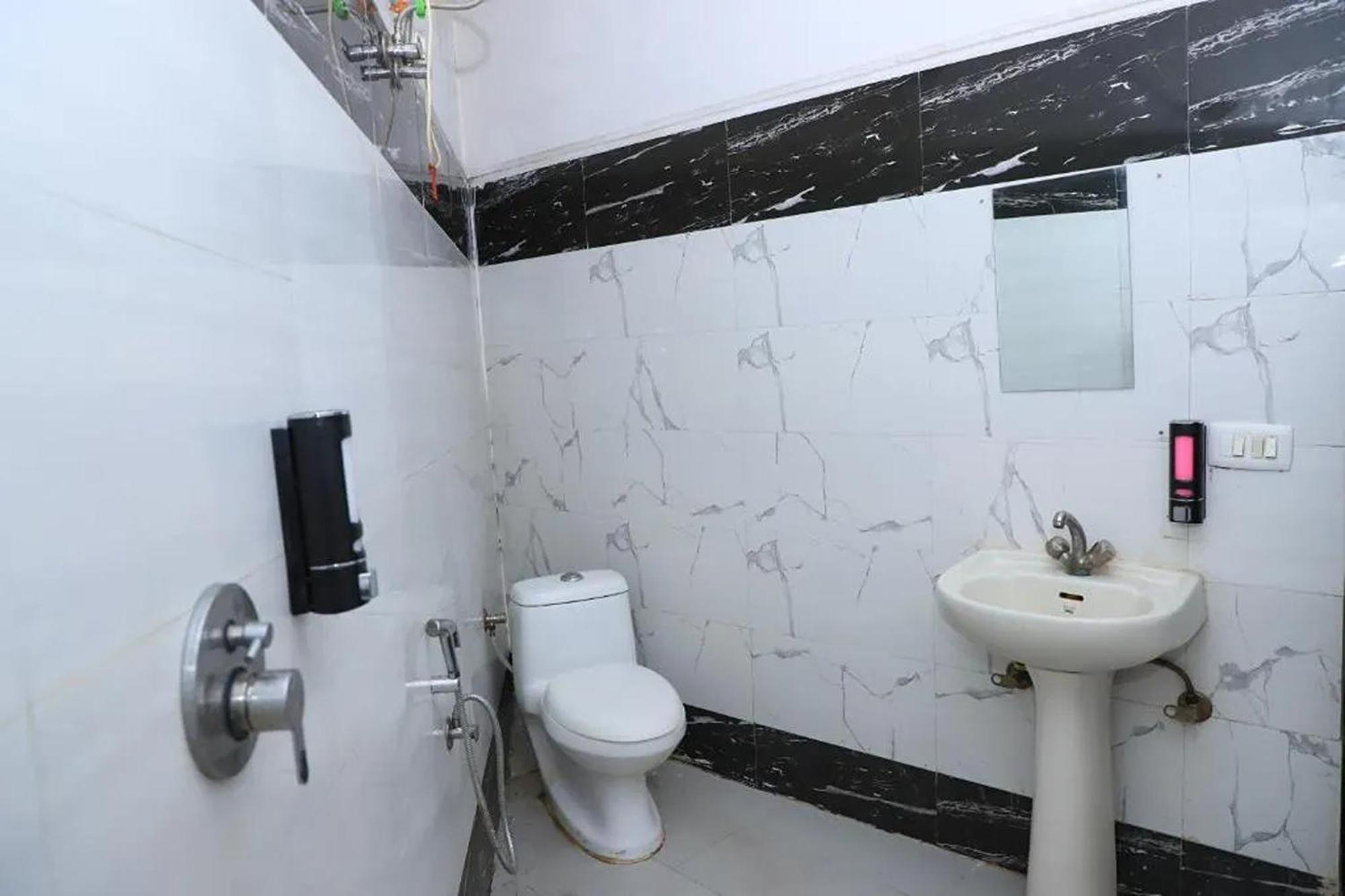 Hotel Global Inn By Quality Inn Νέο Δελχί Εξωτερικό φωτογραφία
